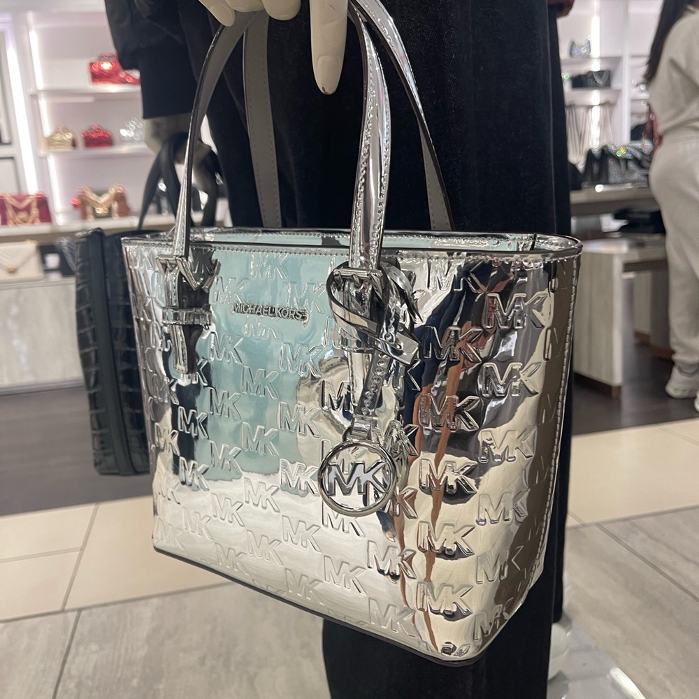 MICHAEL KORS Jet Set Extra-Sm Patent Logo Debossed Convertible Tote Cross
Silver - Picture 4 of 16